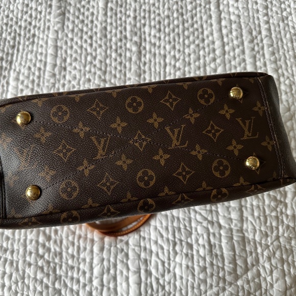Louis Vuitton - Picture 3 of 3